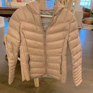 Thin puffer jacket by Saks Fifth Avenue. EUC. XS
